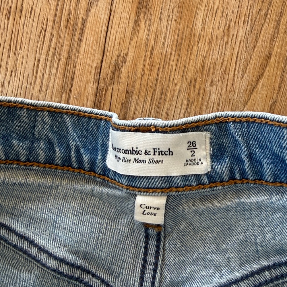Abercrombie High Rise Mom Short Size 2 - Picture 3 of 5